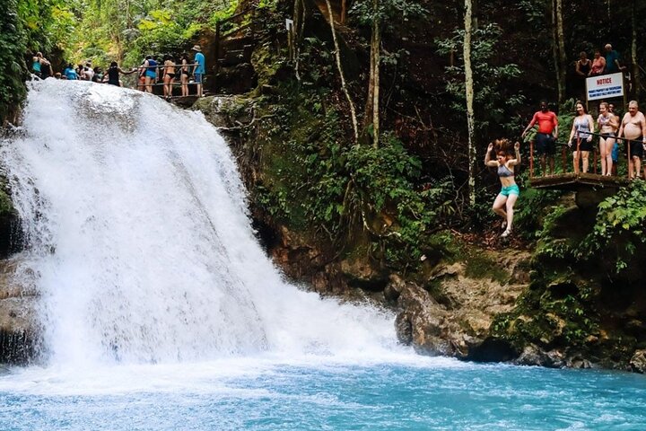Blue Hole Jamaica Tour